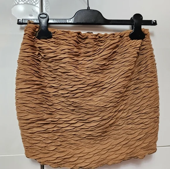 Camel Textured Low Rise Micro Mini Skirt - Picture 5 of 9